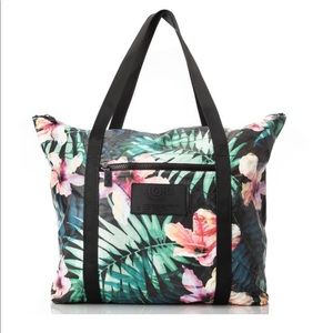 Aloha Splash-Proof Travel Bag